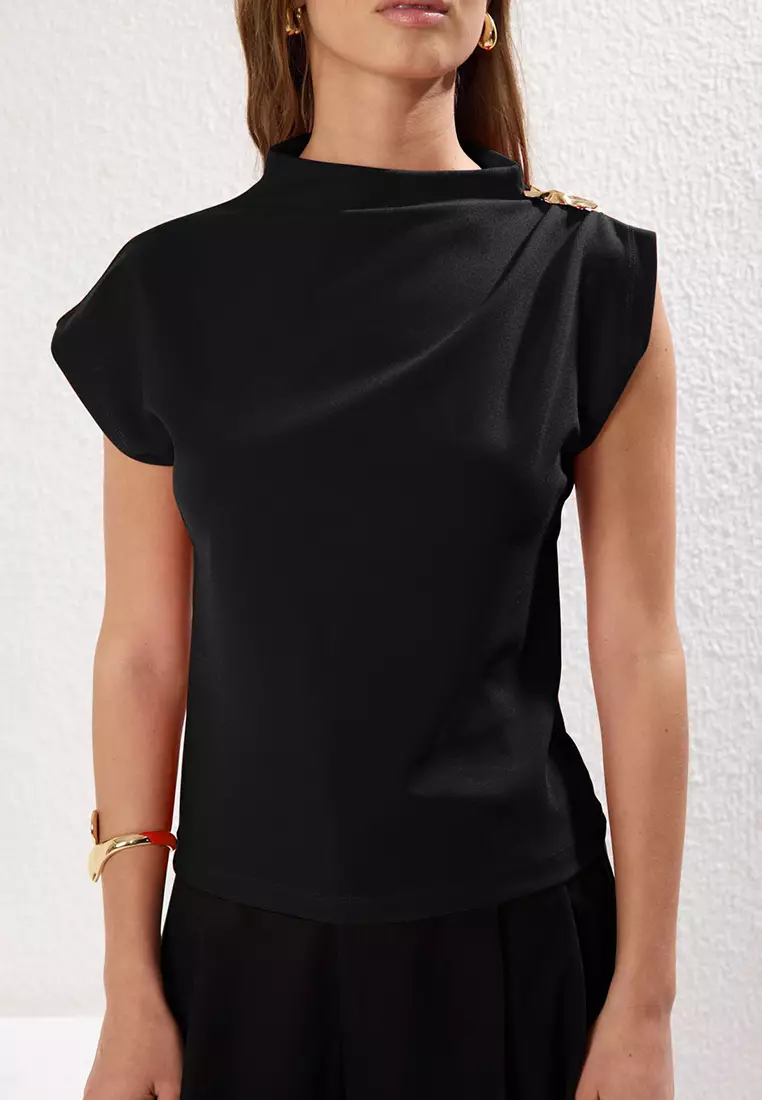 Black Fitted/Body Sitting Accessory Detail Draped Elastic Knitted Blouse TWOSS25BZ00044