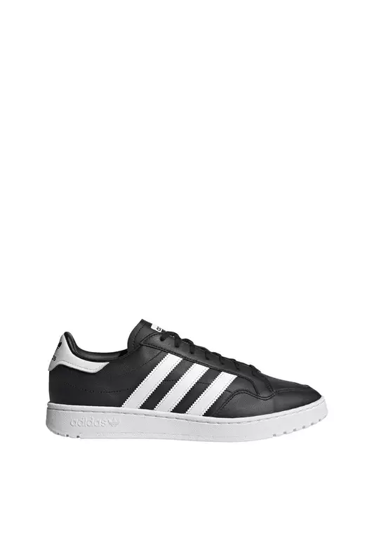 team court sneakers