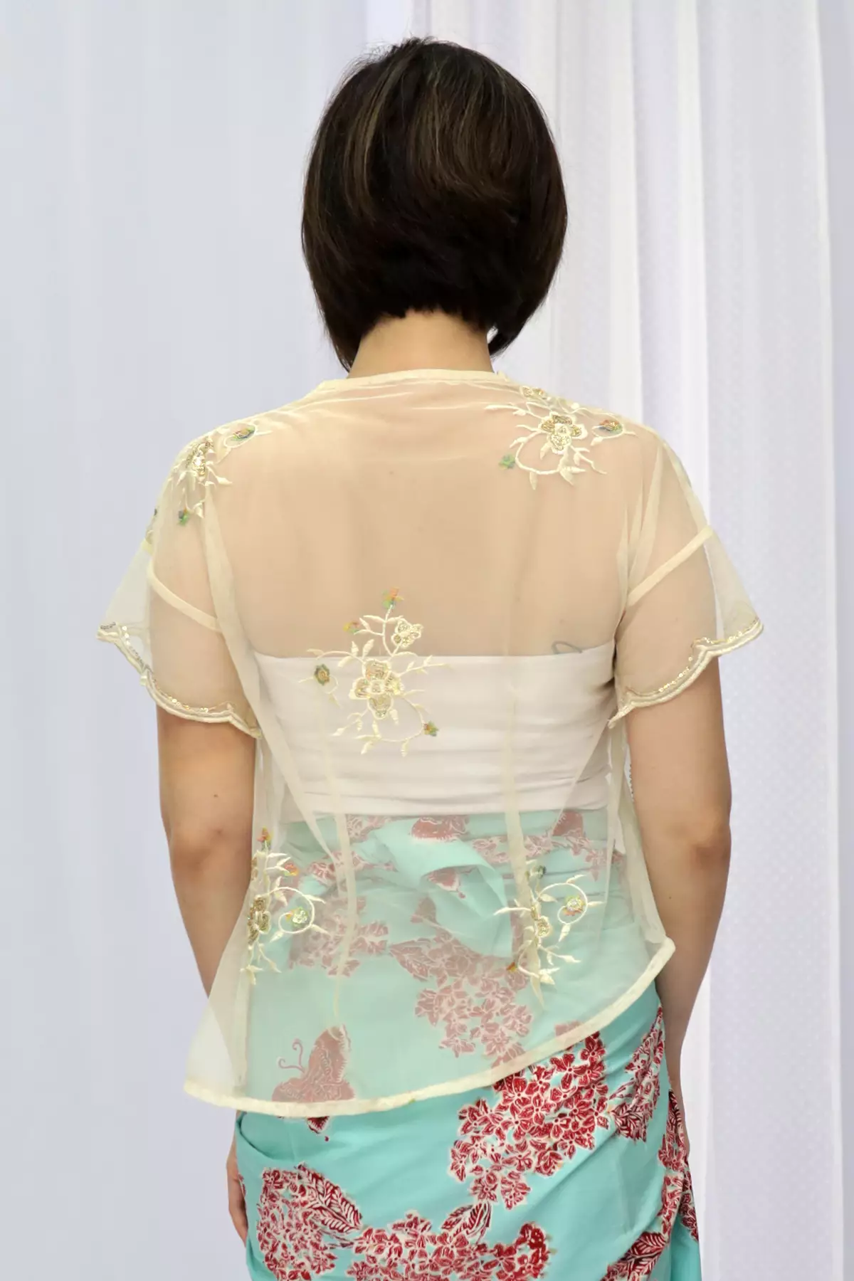 Sekar Pualam Serodja Kebaya Janggan Putih