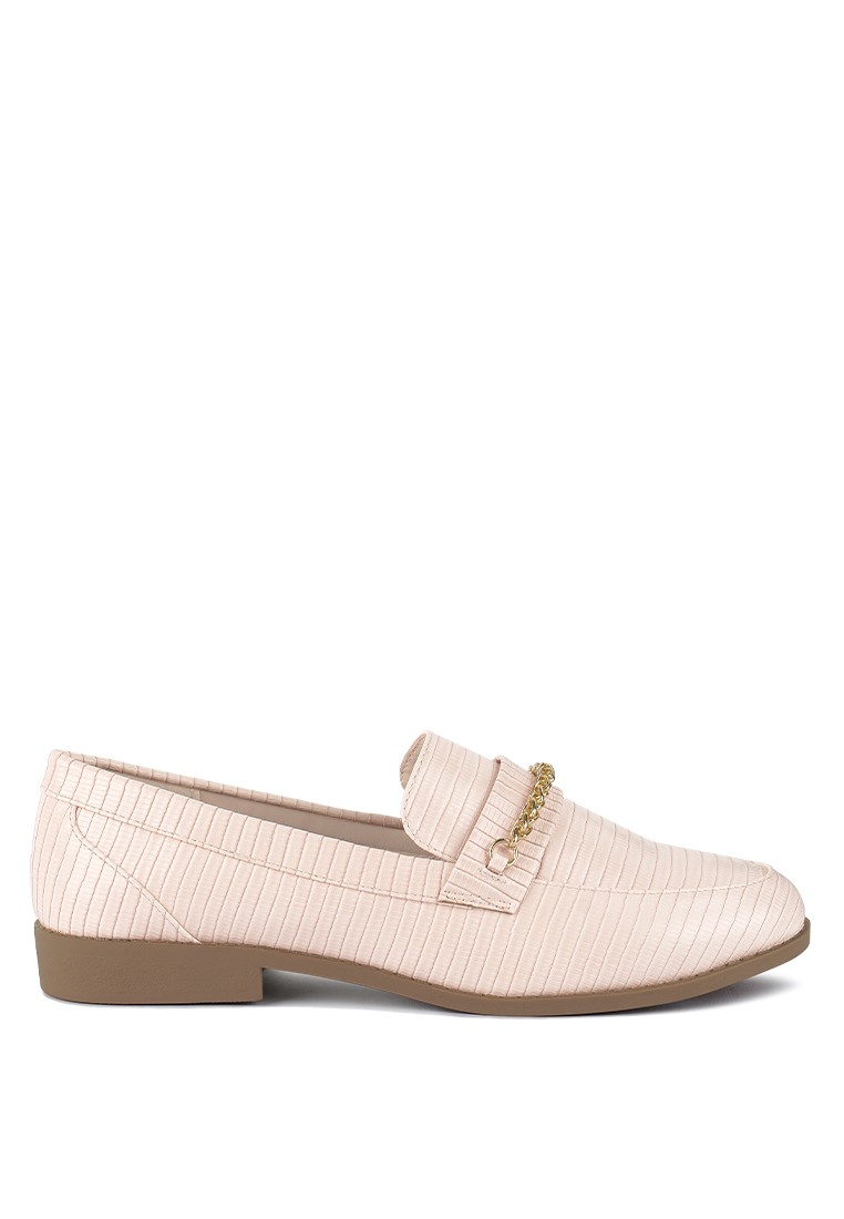 Nude Low Block Loafers Adorned with Golden Chain