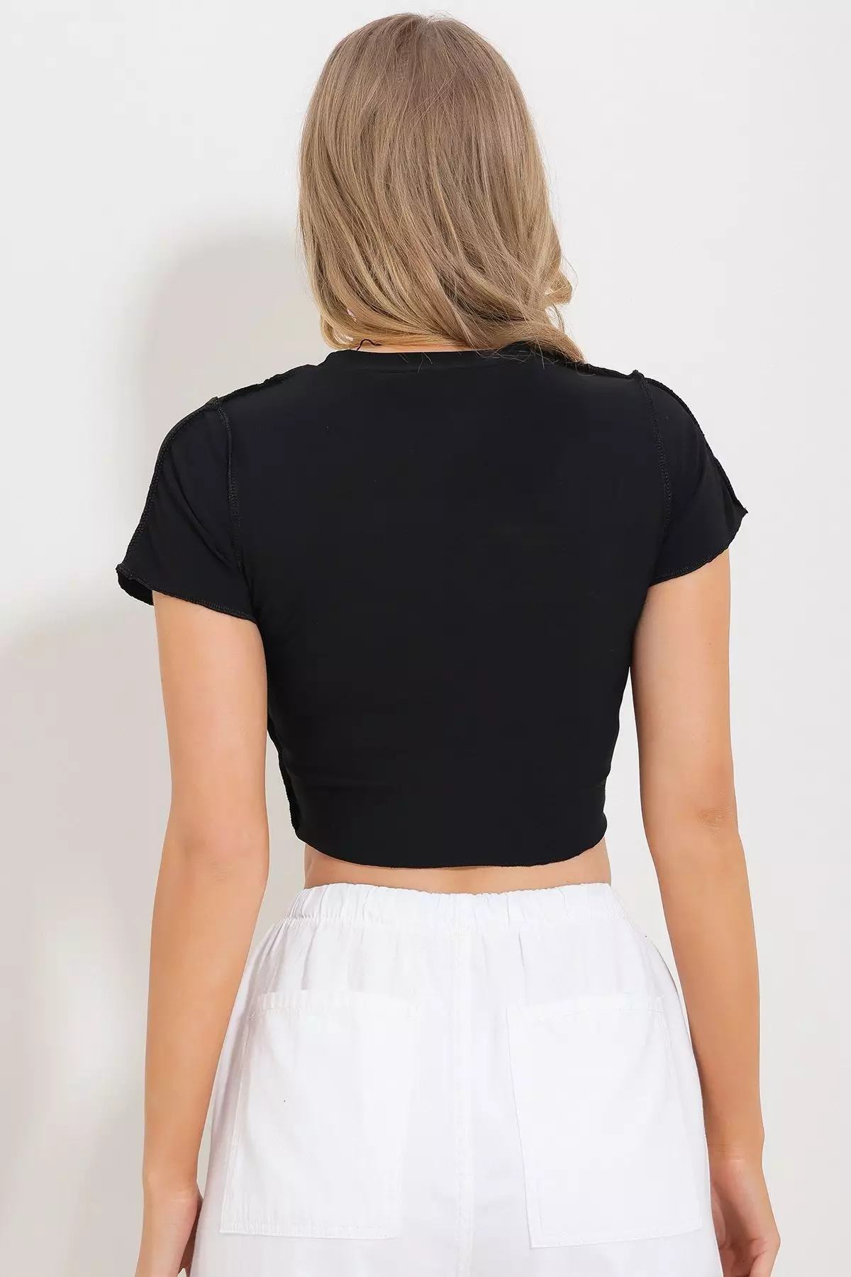 Women's Black Crew Neck Stitched Front Crop Sandy Blouse Alc-X11782