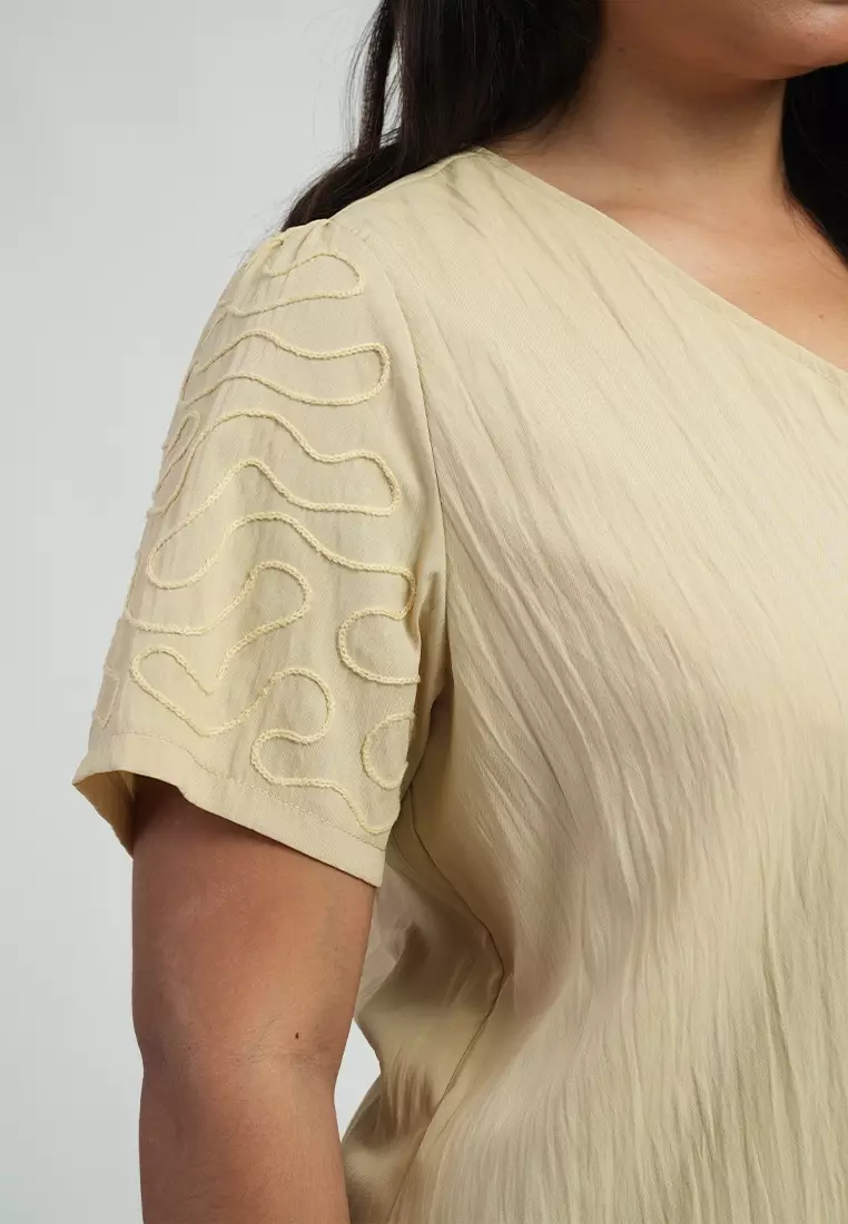 Milly by Paperdolls Tiara Short Sleeve Button-Down Top