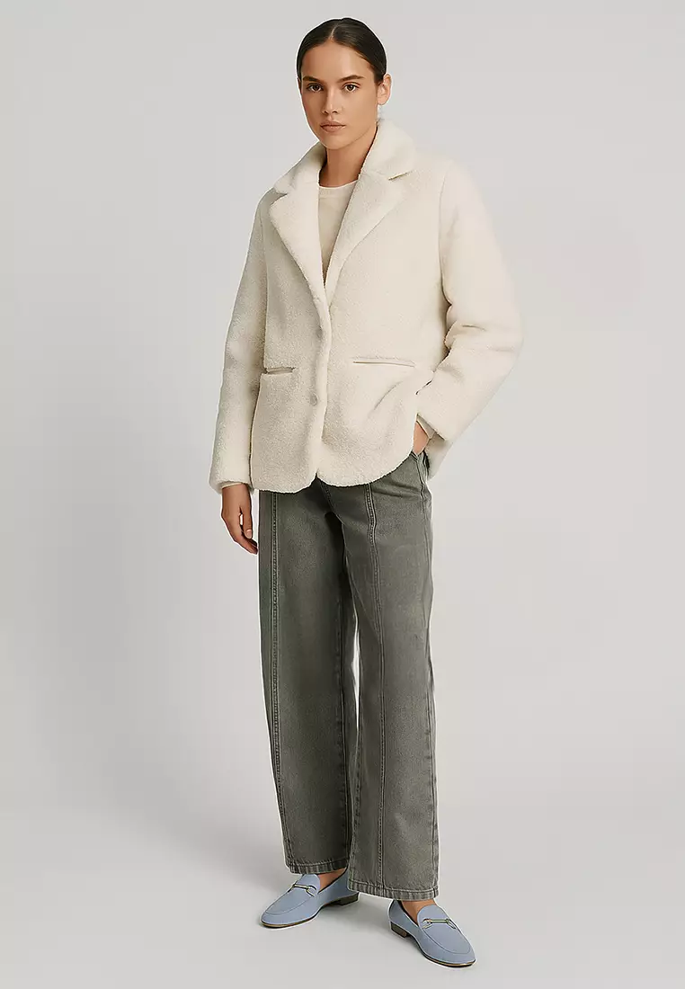 Jaket Teddy Berbulu Palsu Ukuran Besar Warna Ecru