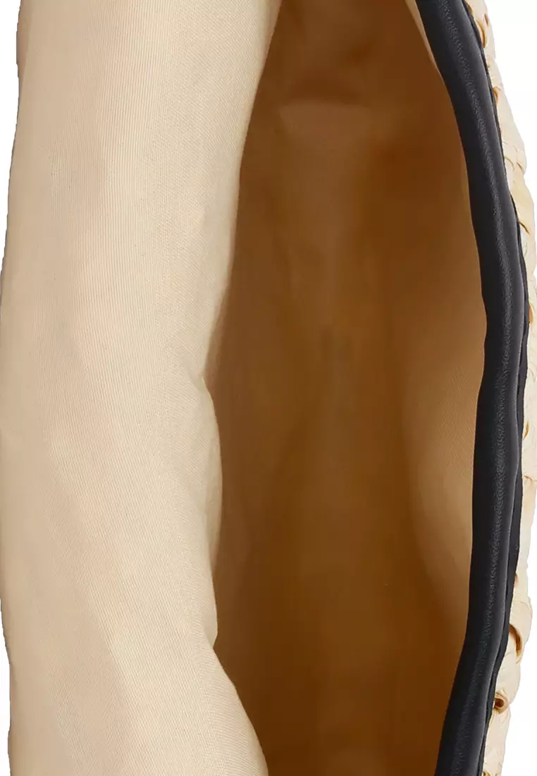 Tas Genggam Tali Jerami dalam Warna Krem