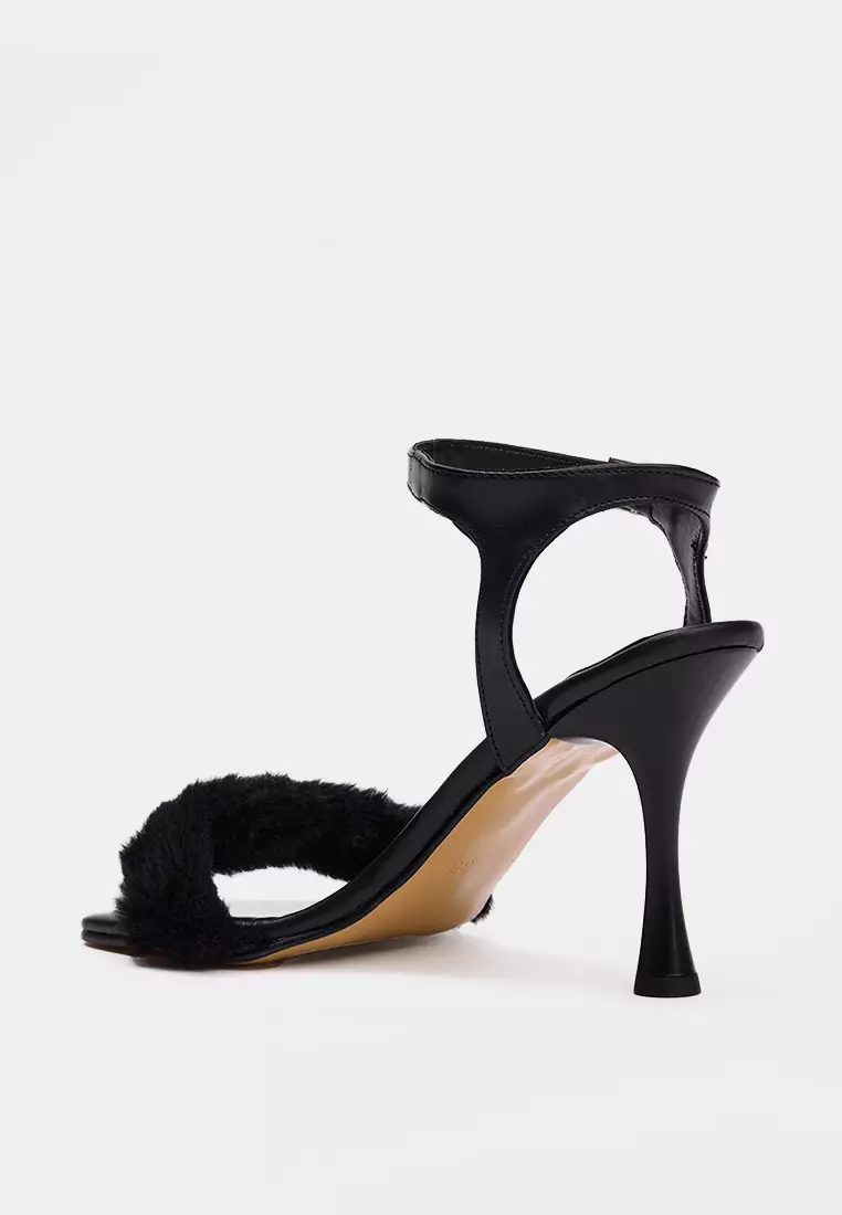 Black Fur Detailed Classic Heeled Shoes