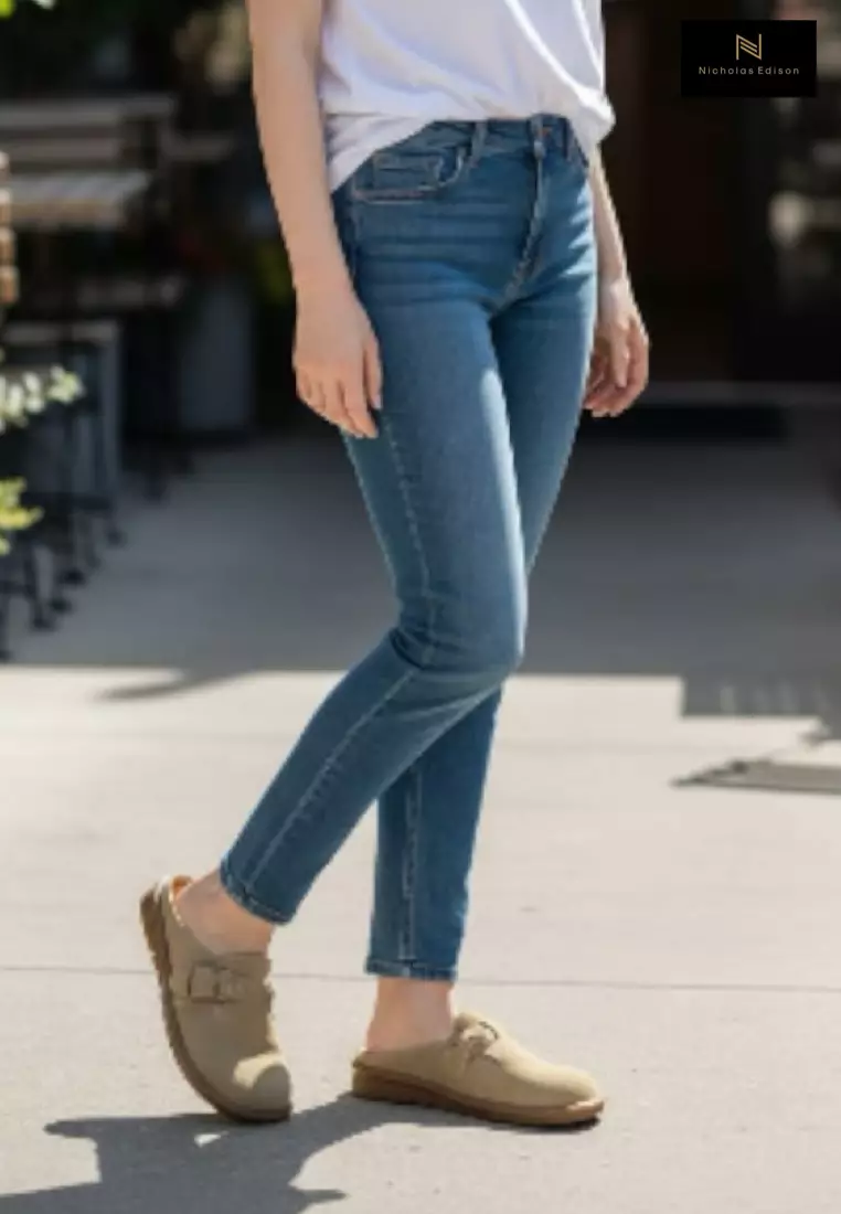 Flat Ezra Cream