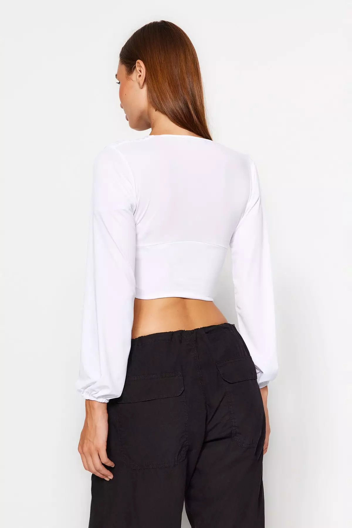 white v neck crop top long sleeve