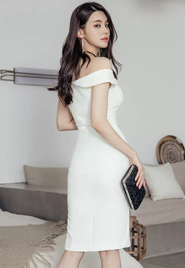 Sexy Off-The-Shoulder One-Line Neck Hip One Piece Dress A22022528