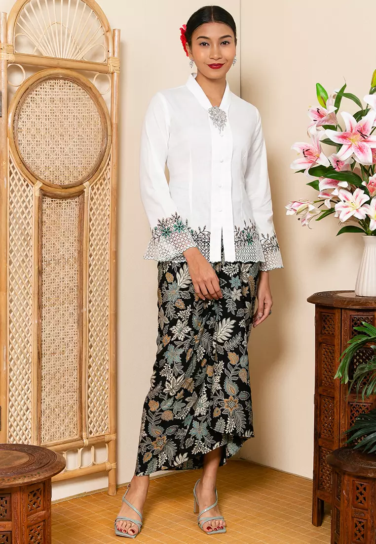 Buy Zalia Kebaya Sulam and Premium Batik Set 2025 Online | ZALORA ...