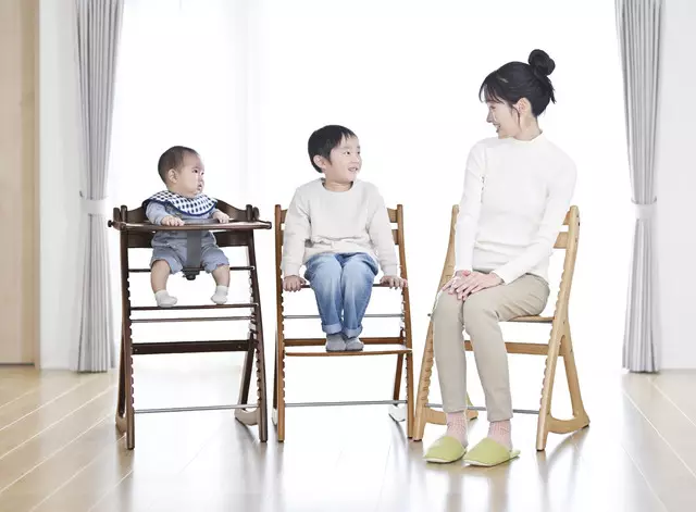 Yamatoya Sukusuku GL High Chair with Table and Guard Dark Brown- Kursi Makan Kayu Anak Bayi