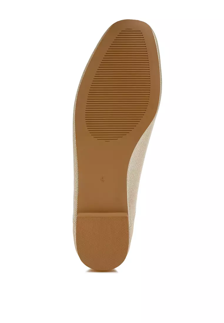 Sepatu Balet Metalik Warna Emas