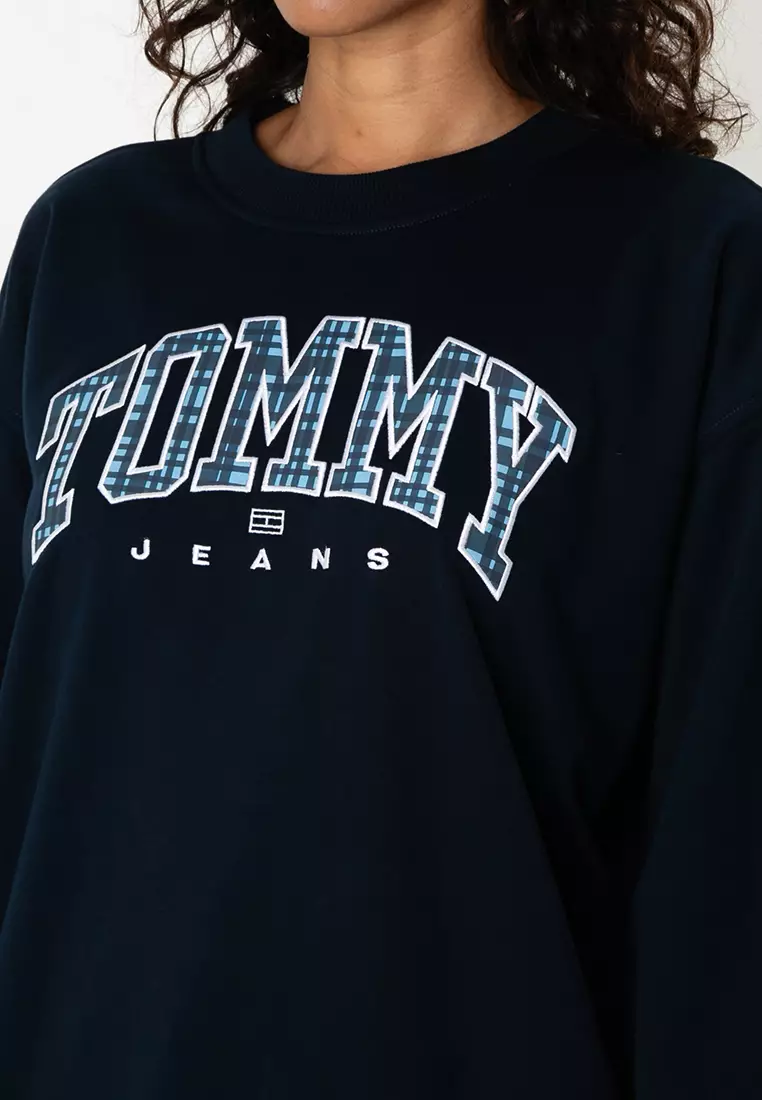 Tommy jeans relaxed fit sweatshirt hot sale