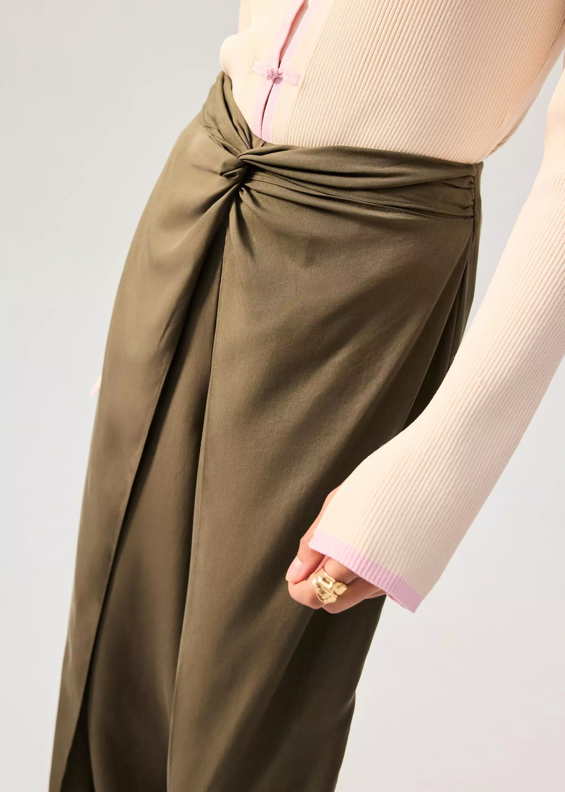 Celana Panjang Wanita - Lyocell Front Twist Mid Waist Wide Leg Pants