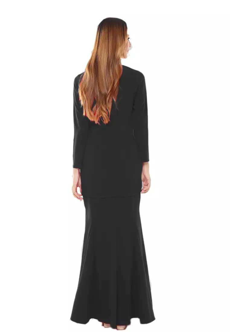 Rina Kurung in Black