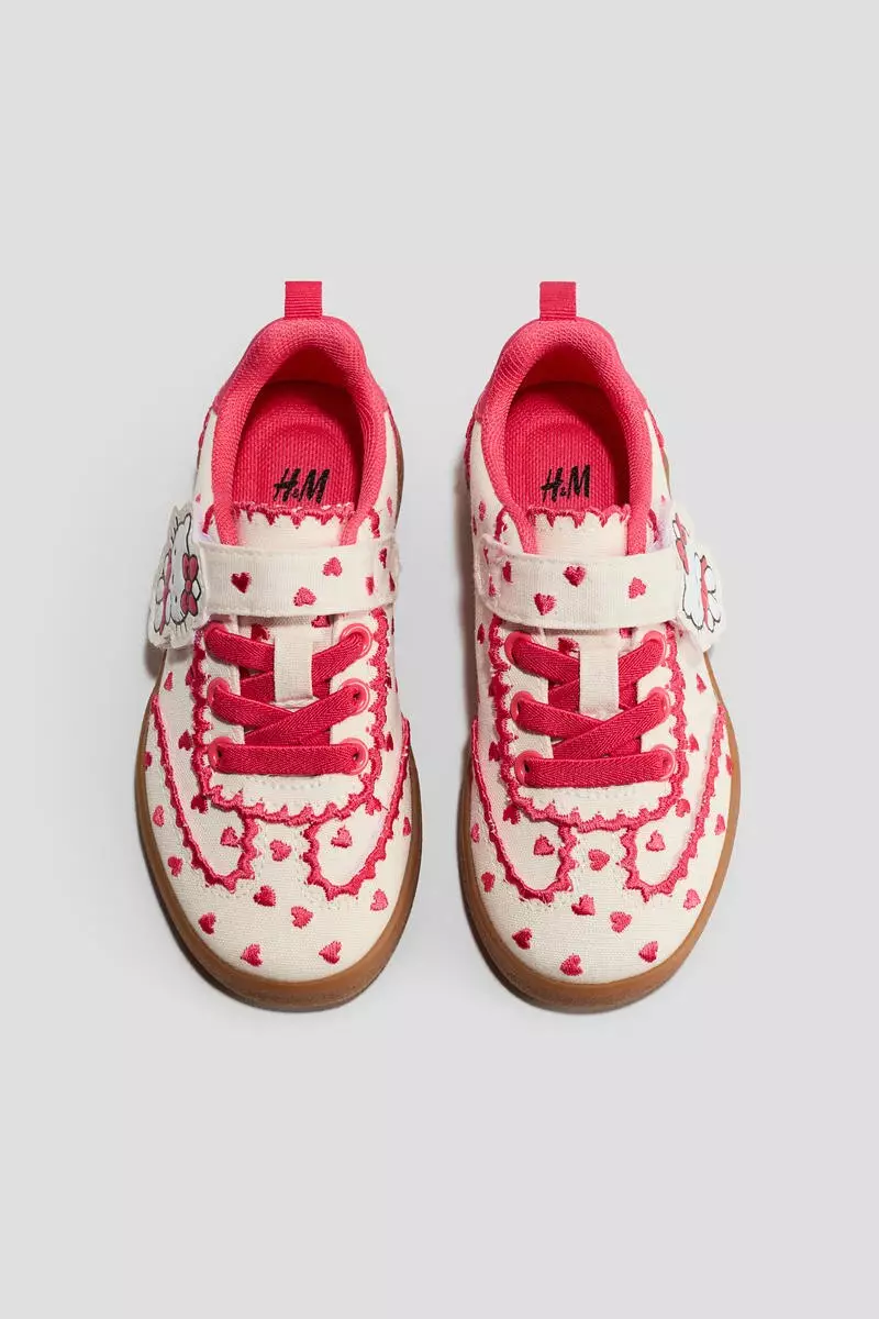 Motif-detail trainers