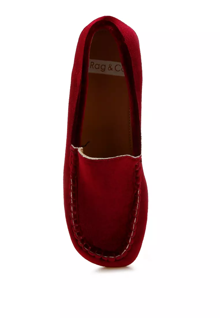Sepatu Loafer Datar Beludru Warna Burgundy