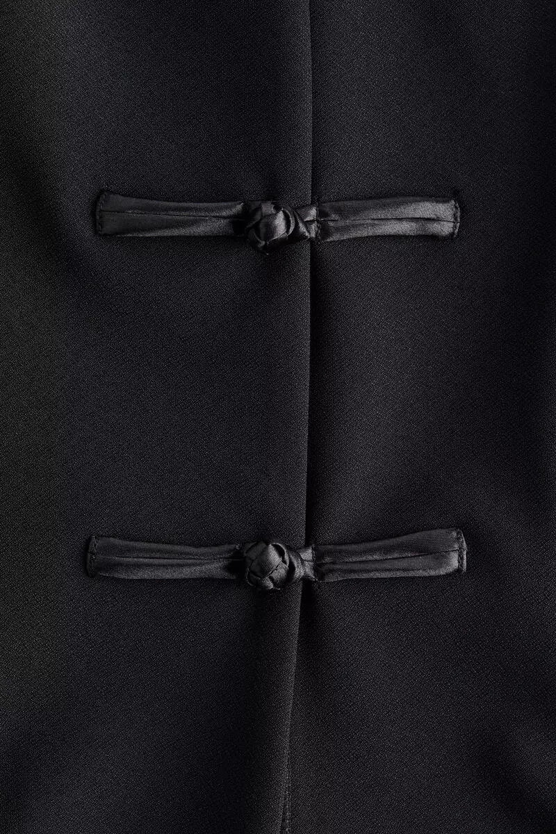 Knot-button jacket