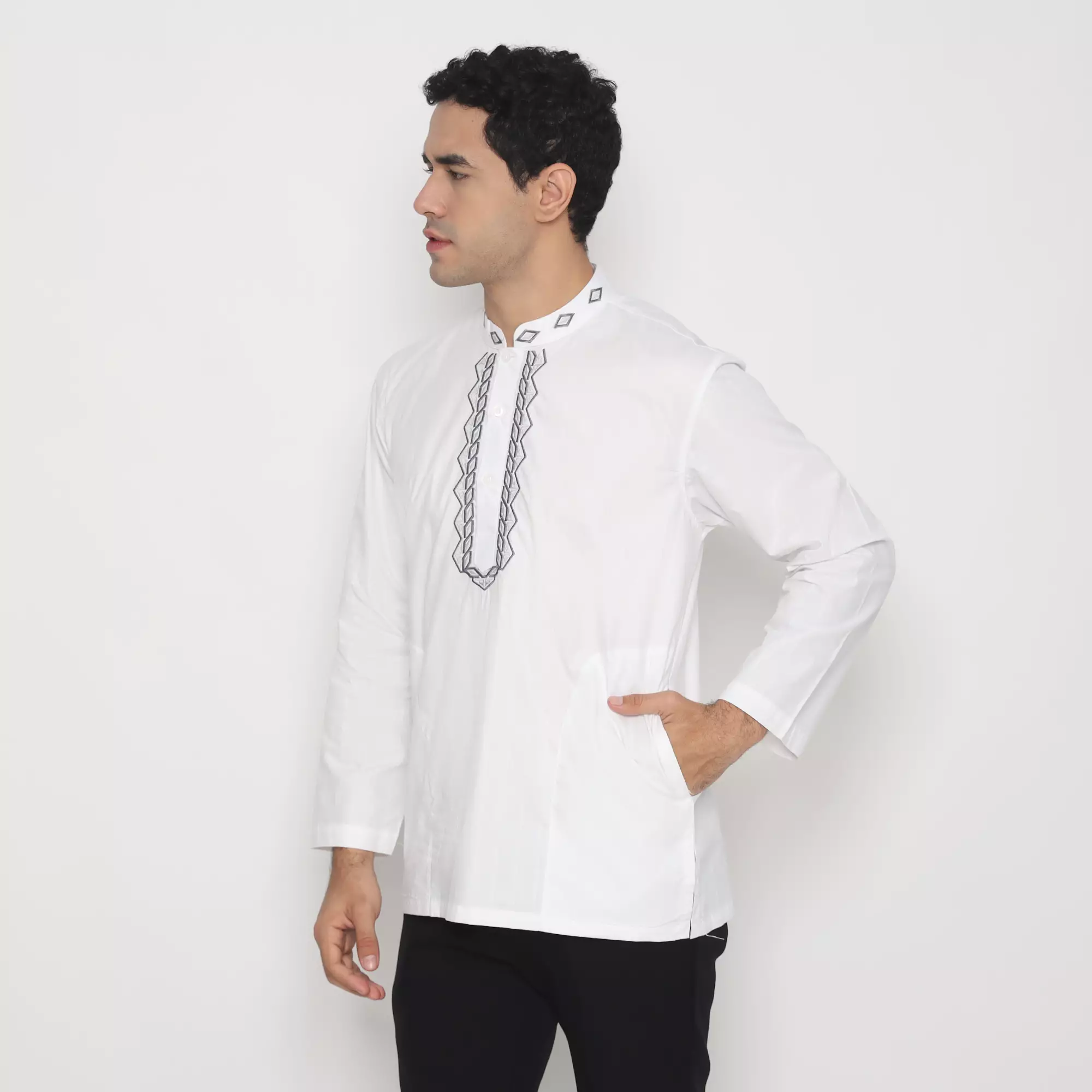 Platini Kemeja Pria Koko Shanghai Lengan Panjang Katun Putih 061014