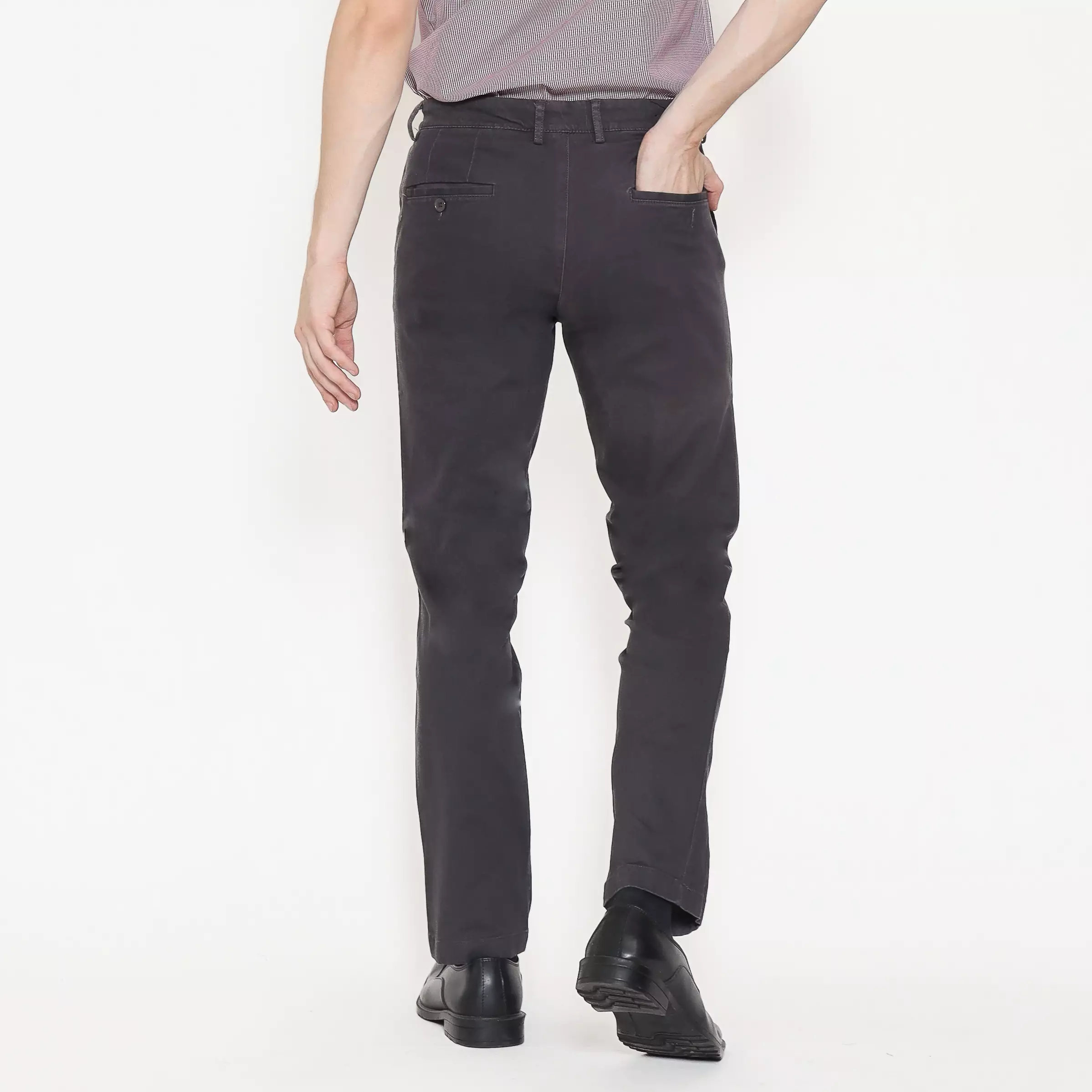 Schoeller Celana Chinos Pria Slim Fit warna Abu Tua – S.1-CCSF.-G101-CTS-SF