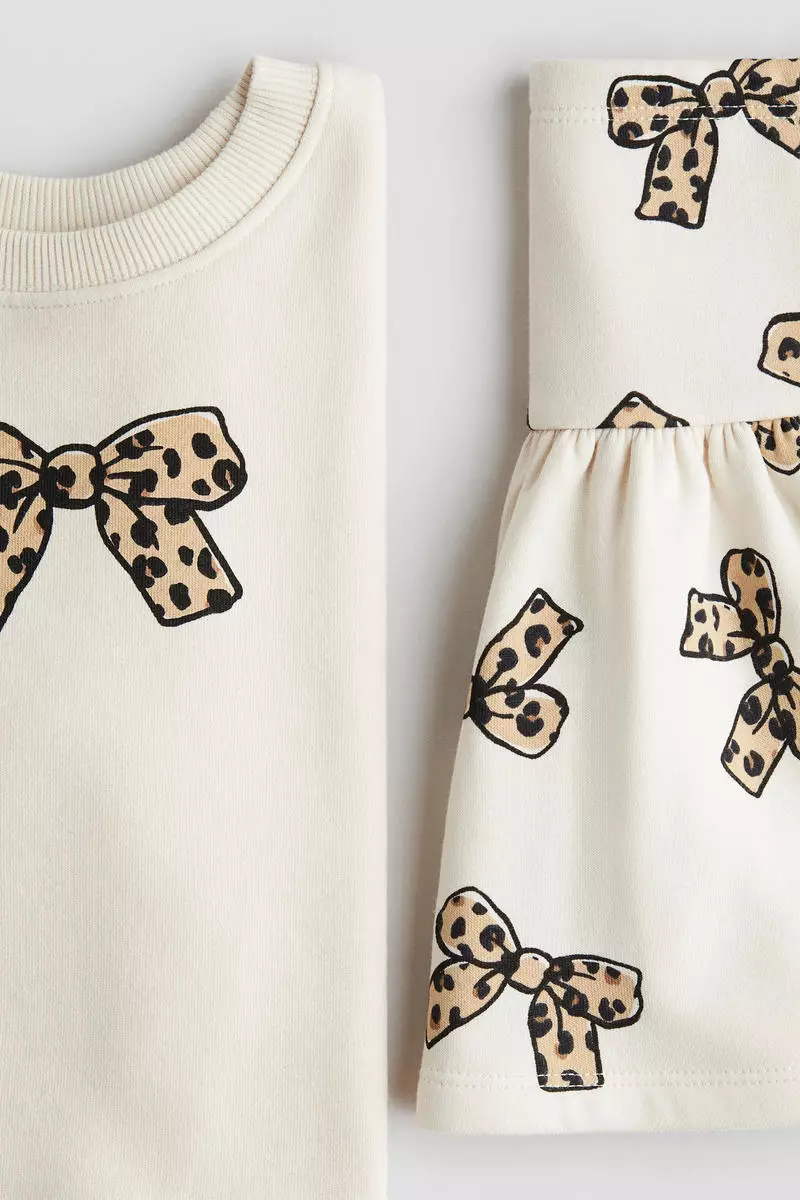 2-piece sweatshirt and skirt set