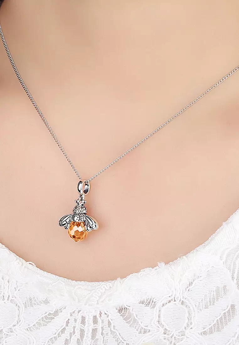 Single Queen Pendant Necklace