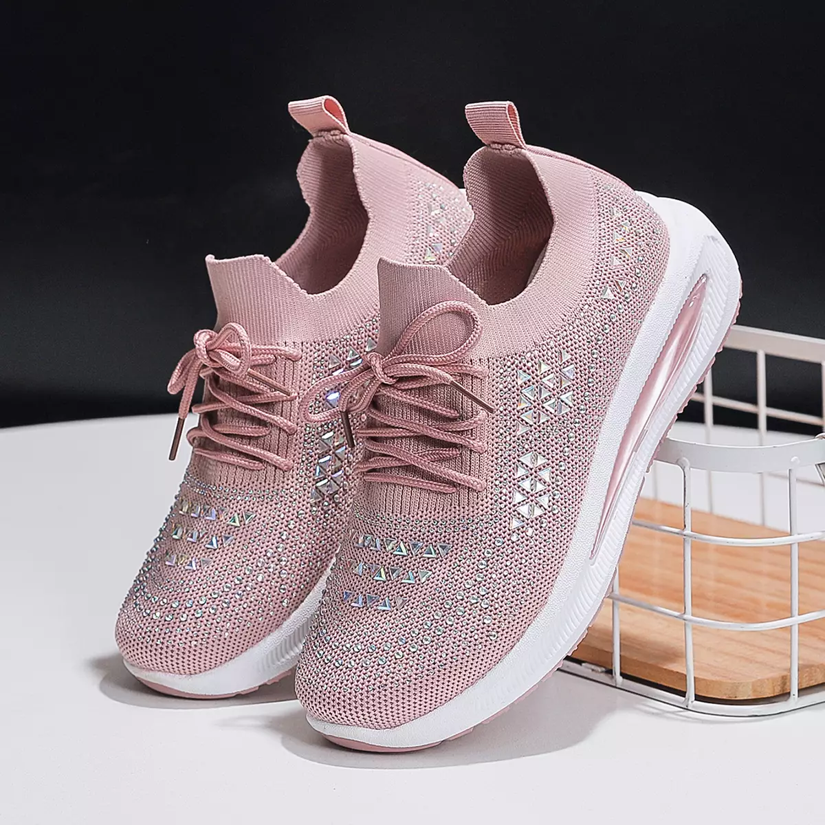 Sepatu Sneakers Pria Wanita Ringan – Gaya Sporty, Nyaman, dan Trendi