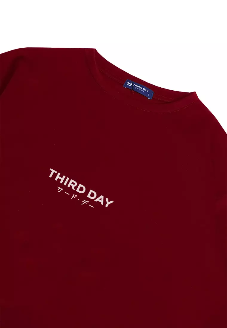 MTQ35 oversized t shirt pria bahan scuba gambar tulisan third day katakana dateng merah red maroon