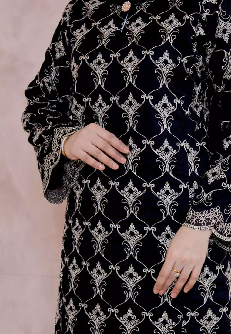 Mahsuri 2.0 Luxe Embroidery Baju Kurung Pahang Kipas Belakang