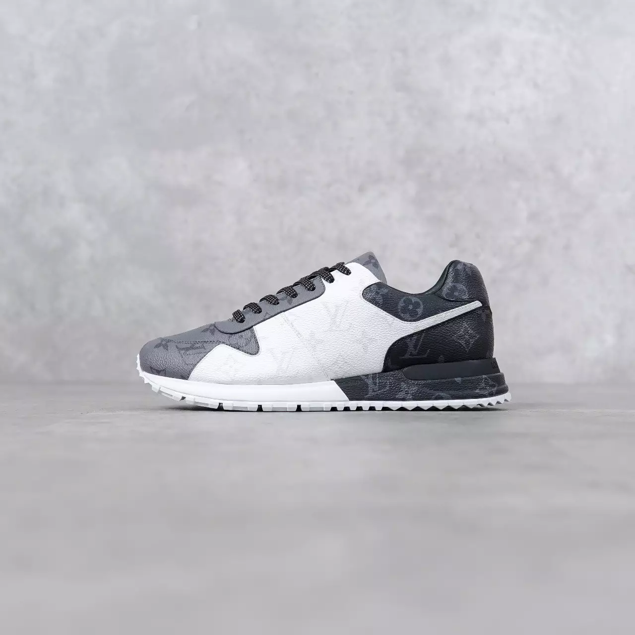 Sepatu LOUIS VUITTON LV RUN AWAY ECLIPSE MONOGRAM TRICO GREY SNEAKER 100% ORIGINAL