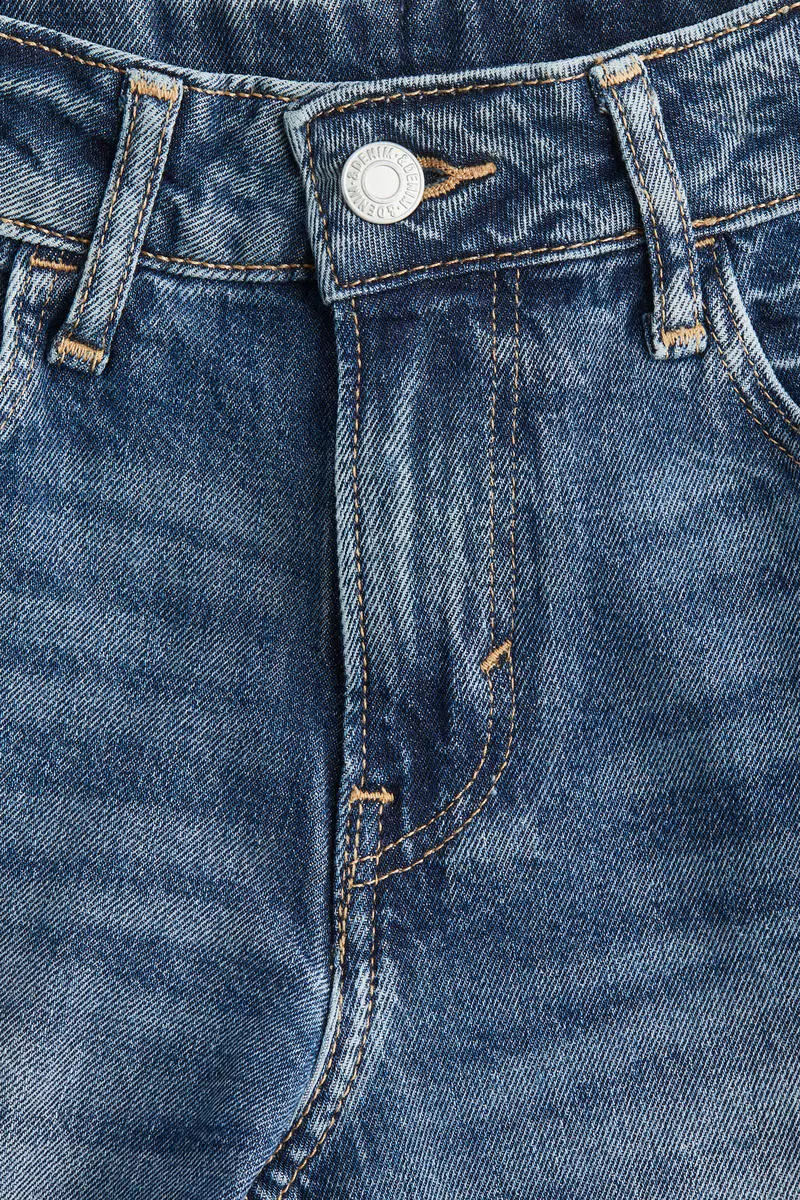 Relaxed Tapered Fit Jeans