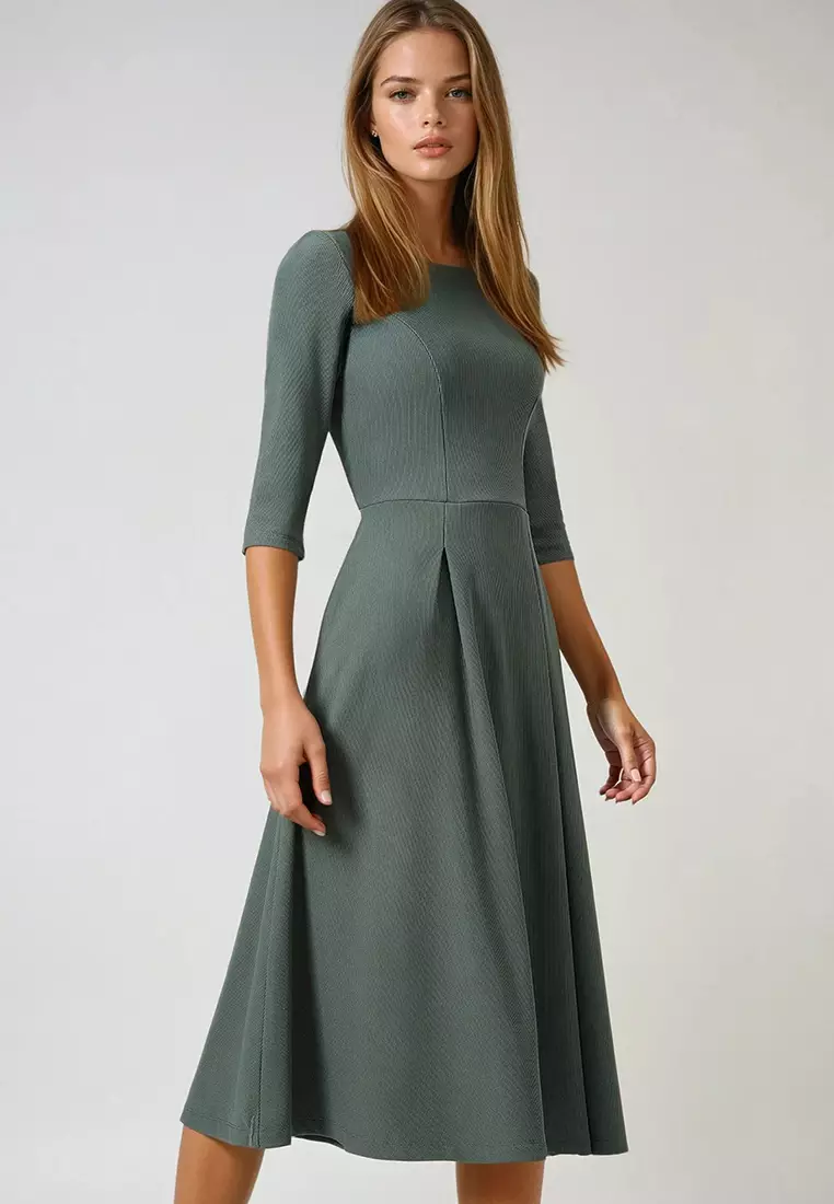 Boat Neck Three-Quarter Sleeve Pleated Detailed Double Pocket Midi Length Flared Dress