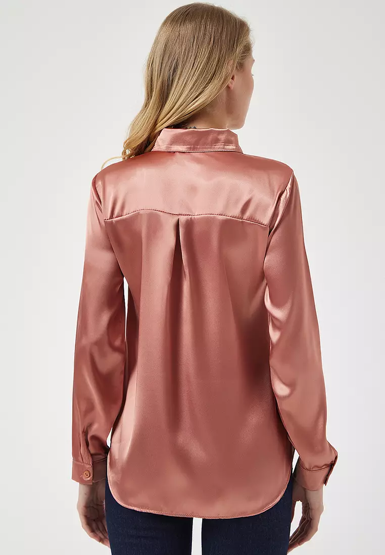 Lightly Draped Satin Surface Shirt