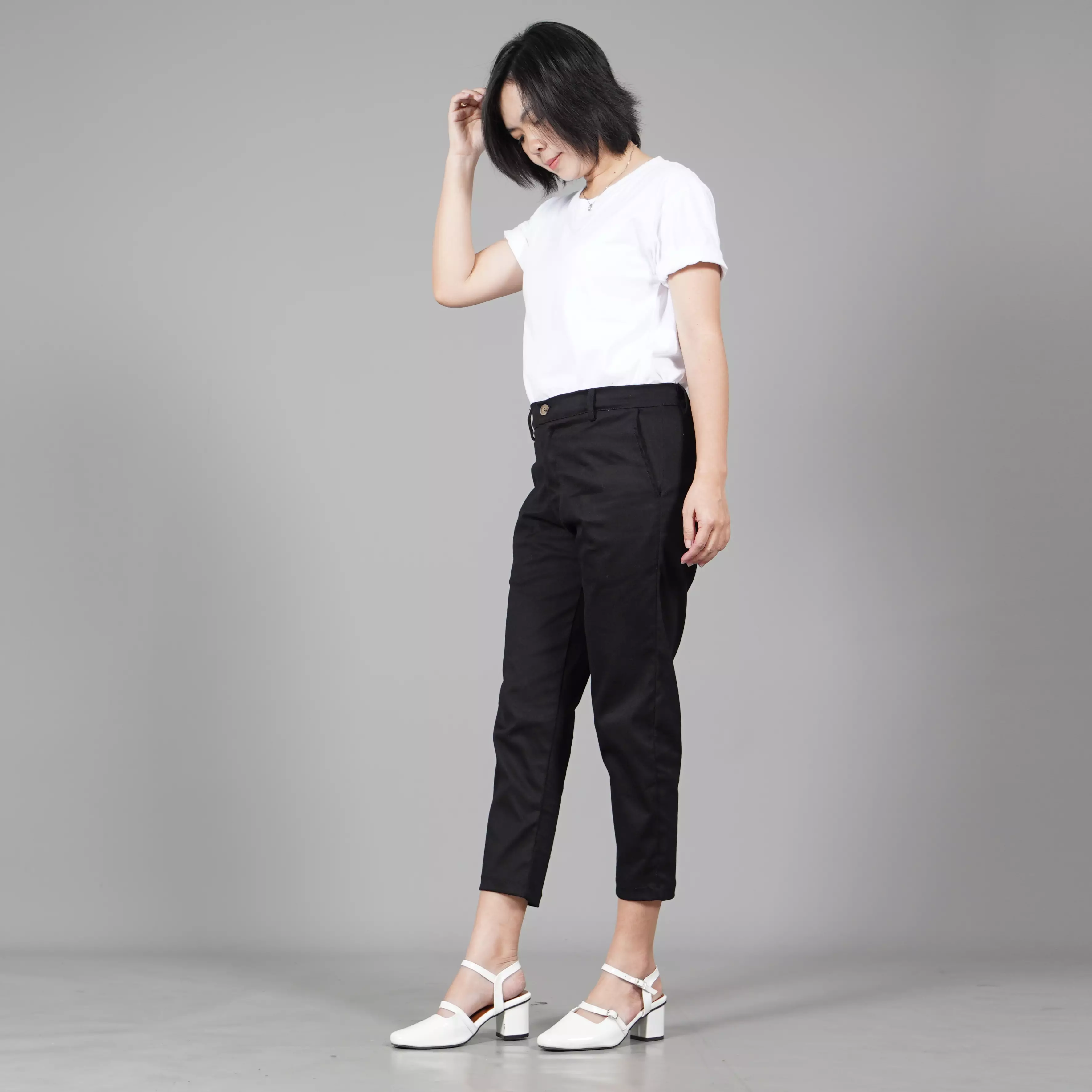 AURORA Celana Hitam Wanita Celana Chino 3/4 Chino Pants Wanita - HITAM