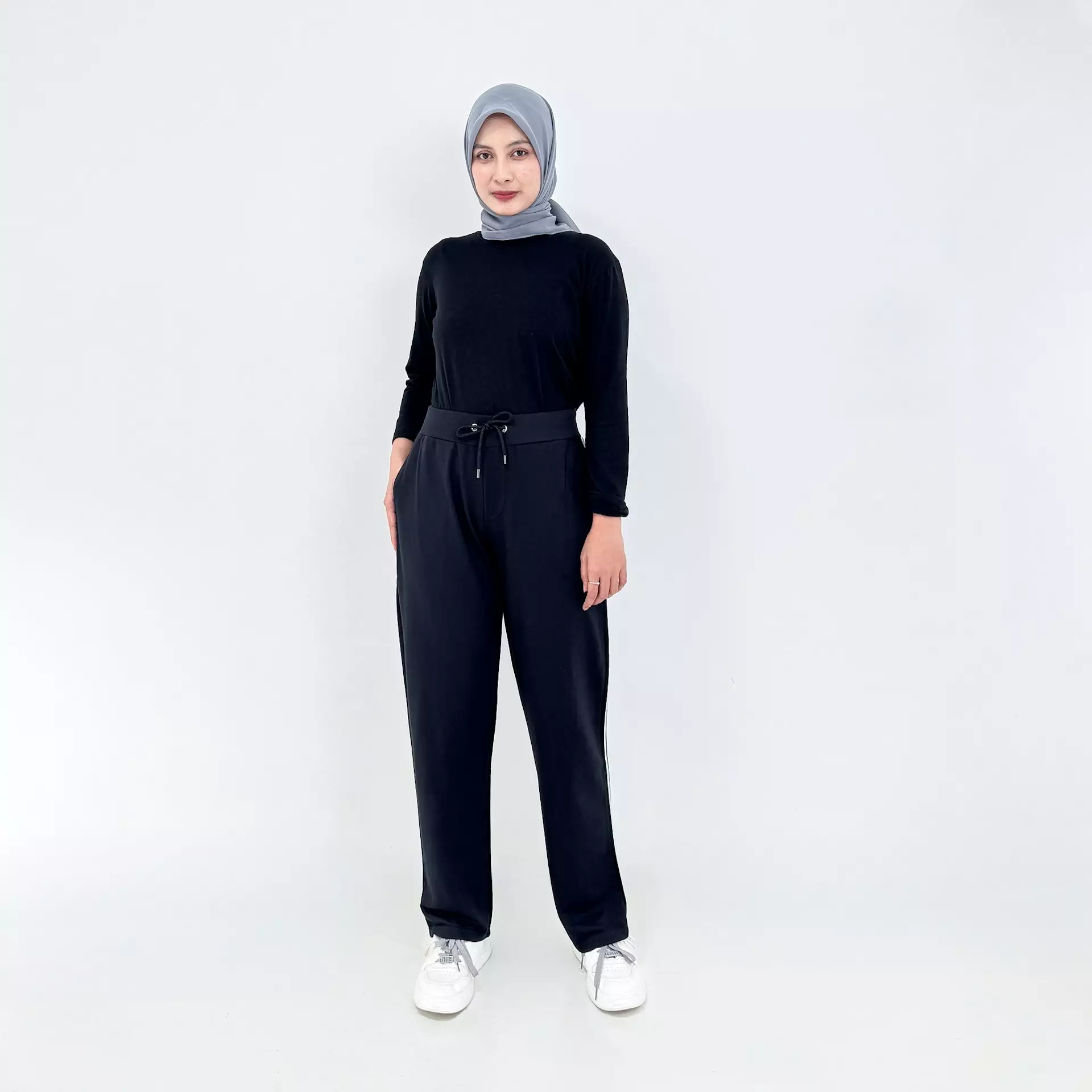 Daily Sweatpants [HITAM] Celana Training Olahraga Wanita Panjang 100 cm