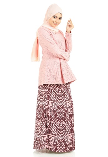 Buy Arwa Kurung Lace Peplum With Batik Motifs Skirt from Ashura in White and Red and Multi at Zalora