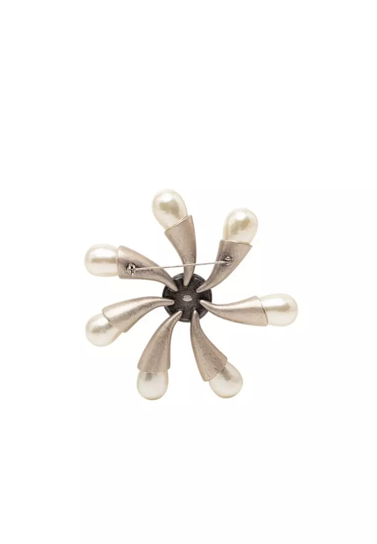 Pre-Loved Chanel Gold Plated Faux Pearl Flower Brooch
