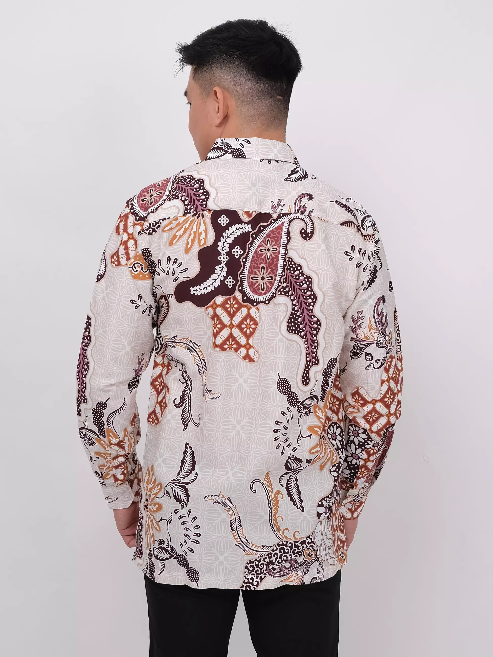 Kemeja Batik Lengan Panjang Krem Cokelat 16851