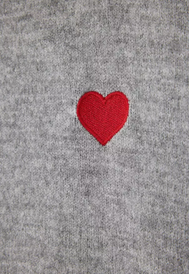 Gray Heart Embroidered Thin Knitwear Sweater Tbbaw26An00007