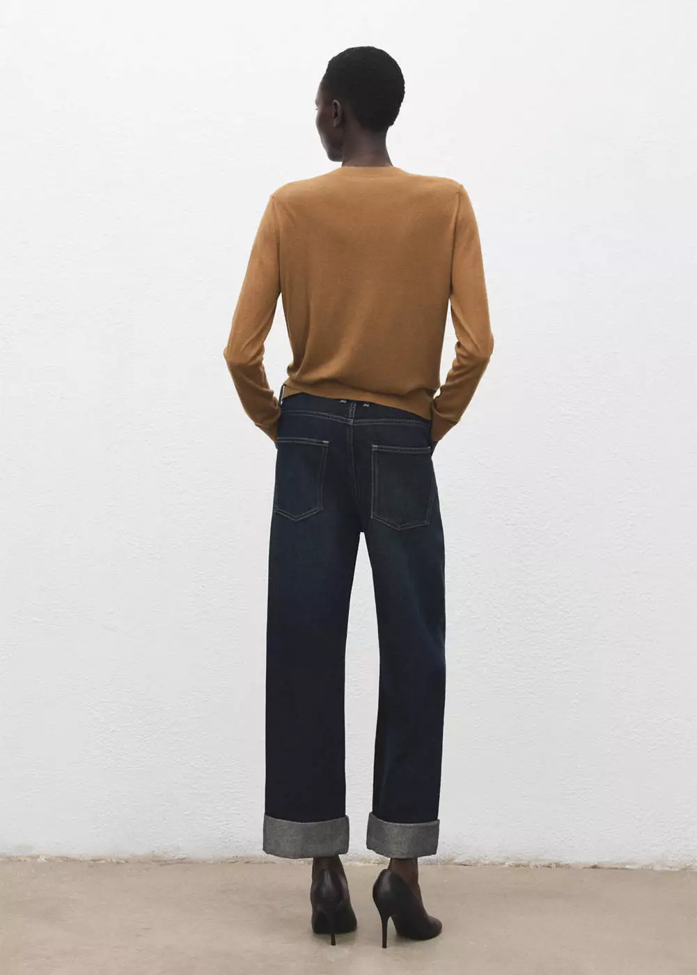 Sweater rajut kerah V