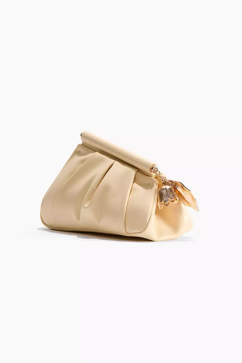 Asymmetric clutch