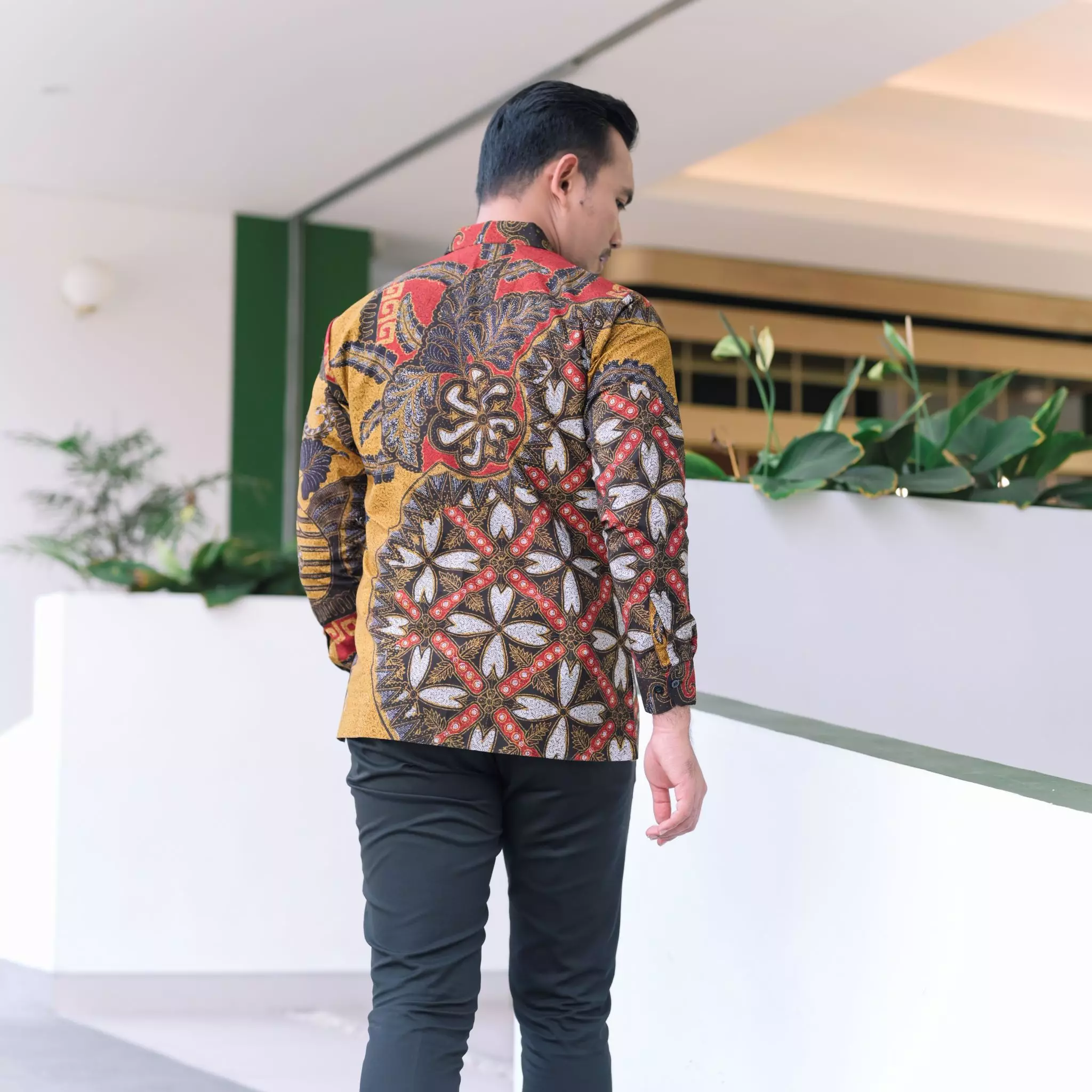 Batik Rizqina Aswin Kemeja Batik Slimfit Pria Lengan panjang