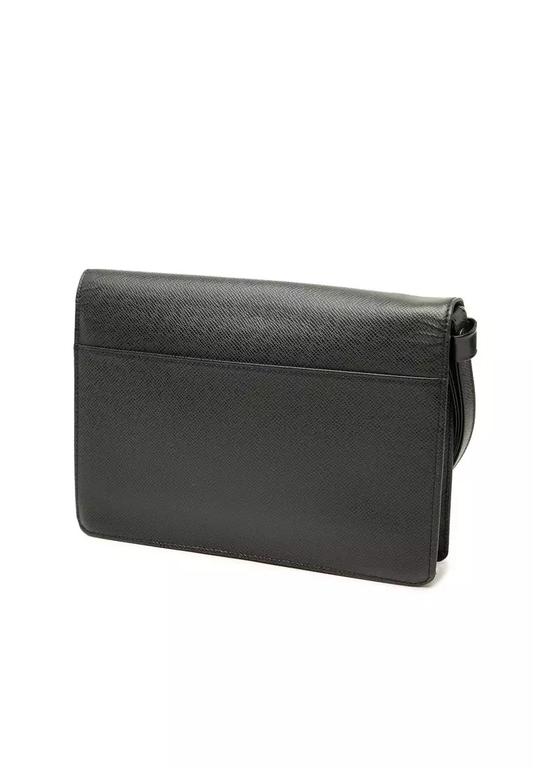 Pre-Loved Louis Vuitton Taiga Selenga