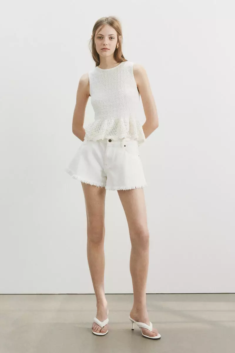 Frayed denim shorts