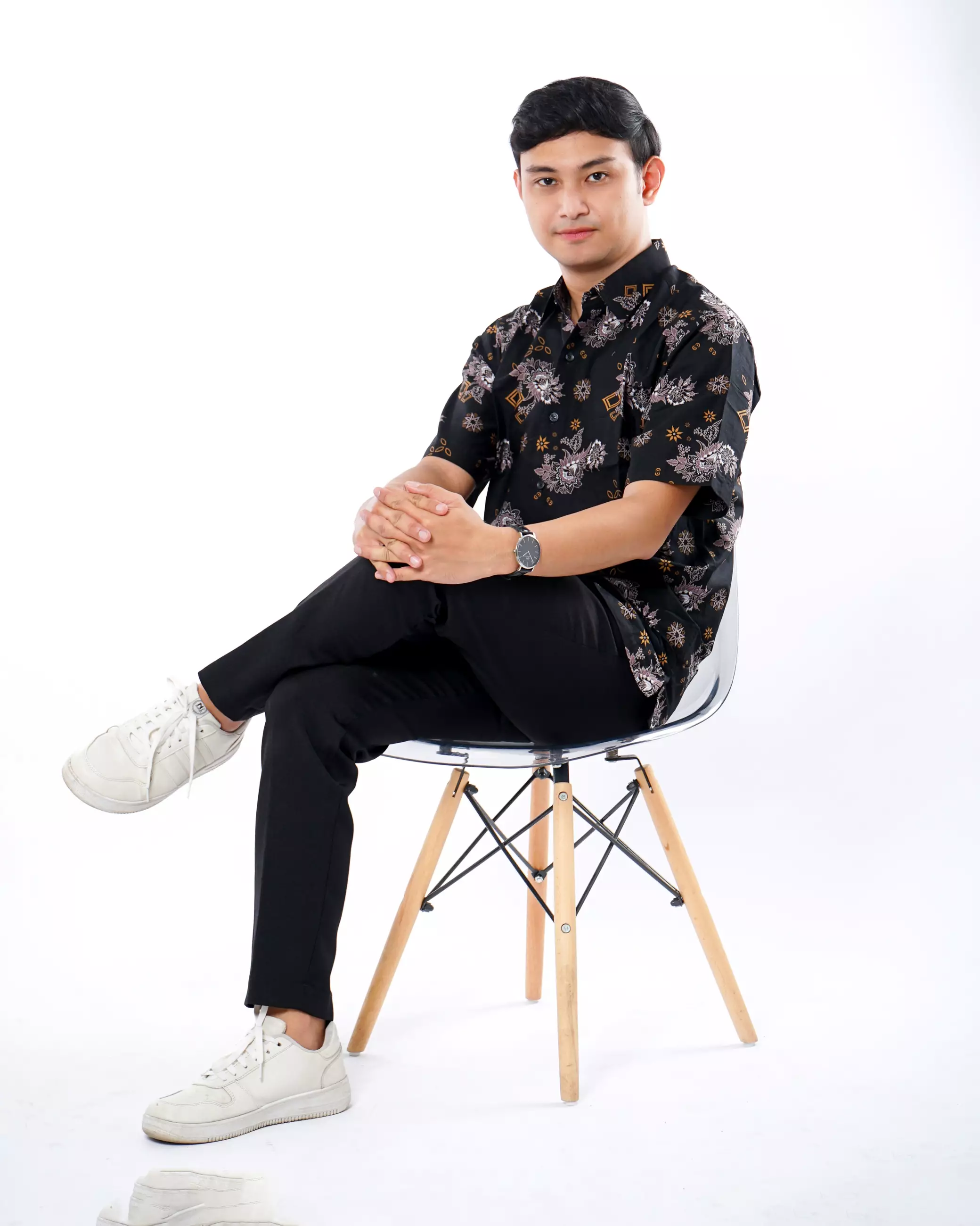 Andre Michel Kemeja Batik Lengan Pendek Hitam Bunga Cokelat 16709