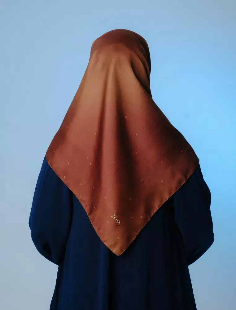 VEGA Scarf Brown - Kerudung Hijab Segiempat Motif With Pouch Ziplock - Bahan Poly Fine - Ukuran 110x110