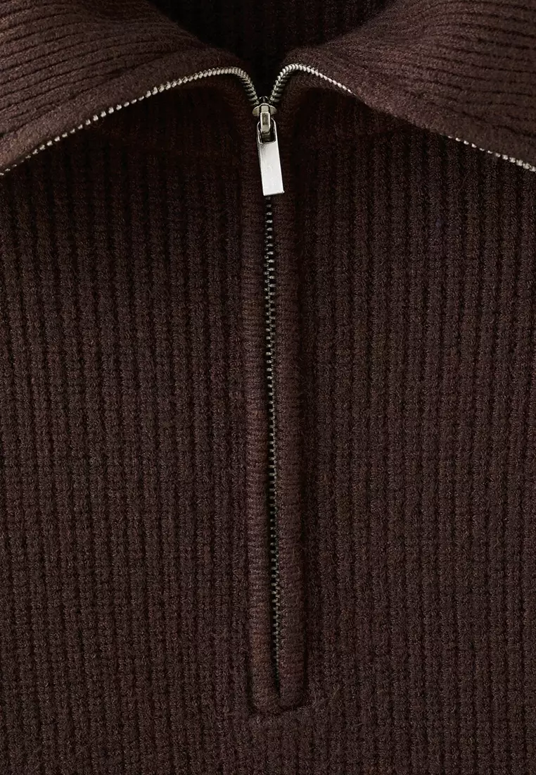 Sweater With Contrasting Zip Collar