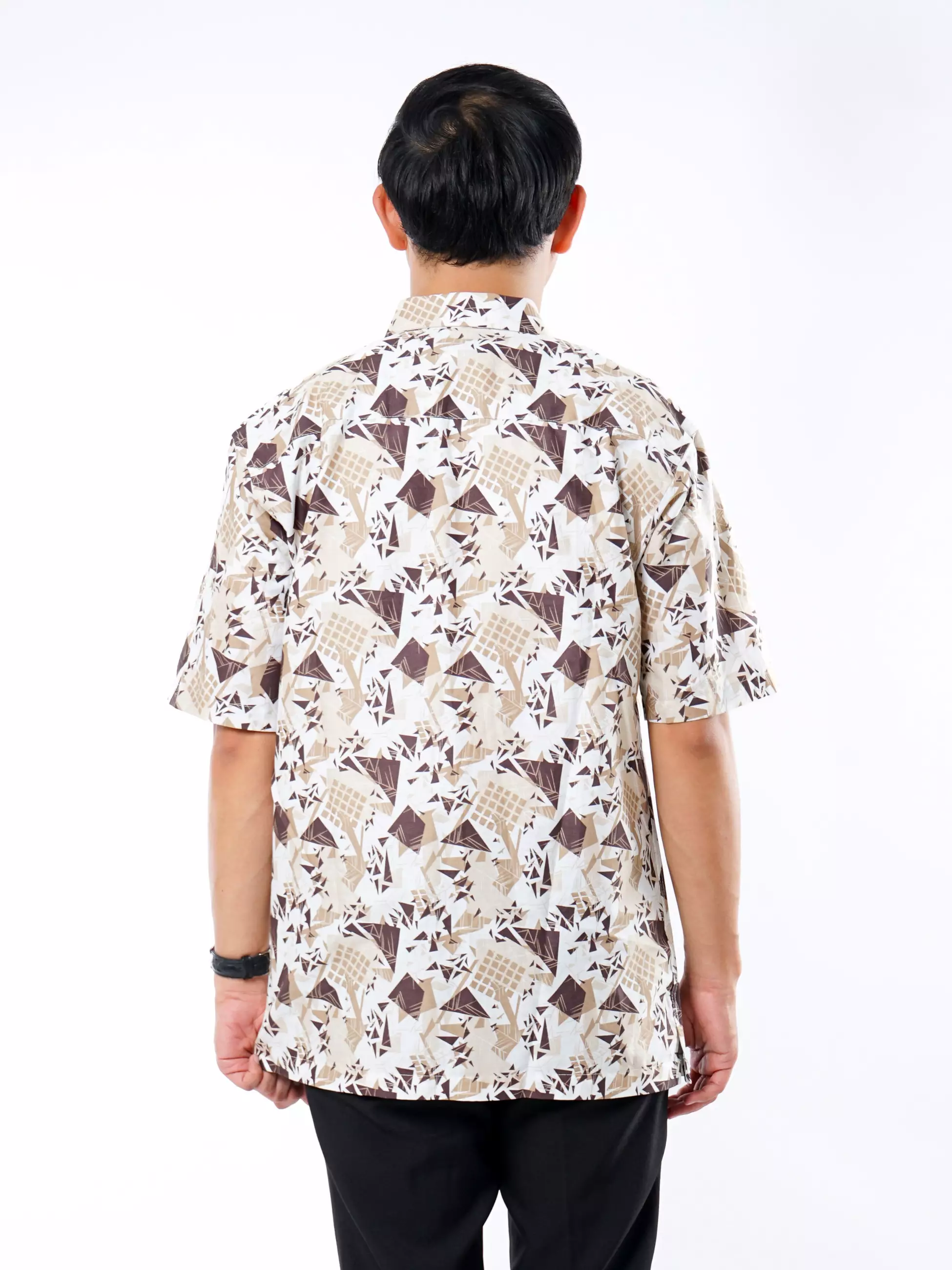 Andre Michel Kemeja Lengan Pendek Motif Abstrak Putih Cokelat 16726