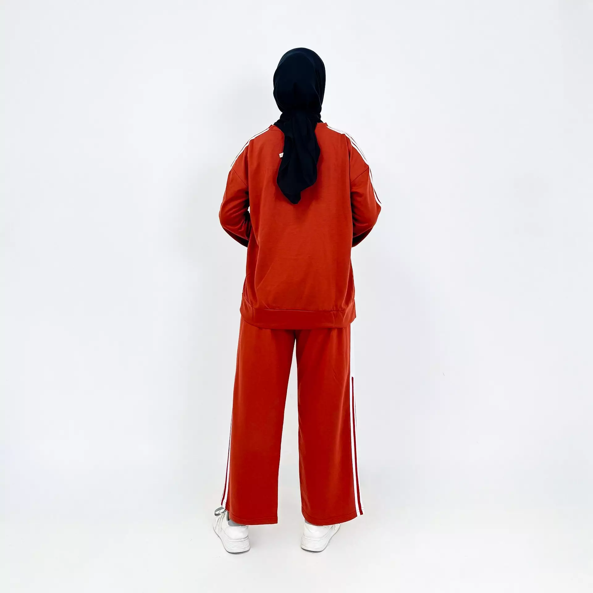 Joanita Training Set | Setelan Baju Olahraga Panjang Muslimah Bata