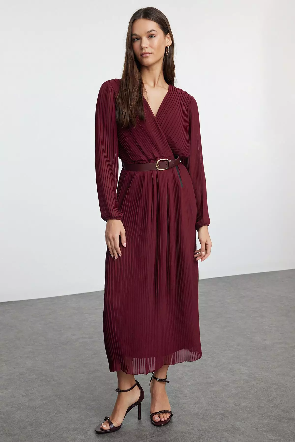 【marron♡ 】L'Or Belted Pleats Dress Pleated midi dress with sash belt detail · Burgundy · Caps