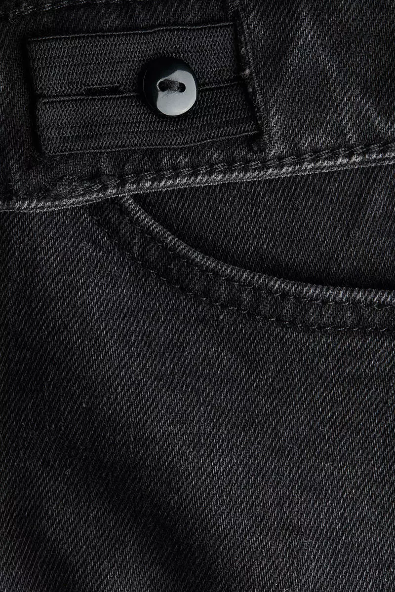 Relaxed Tapered Fit Jeans